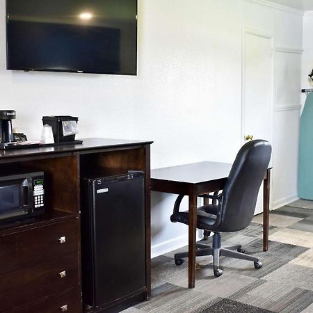 Rodeway Inn Swainsboro Extérieur photo