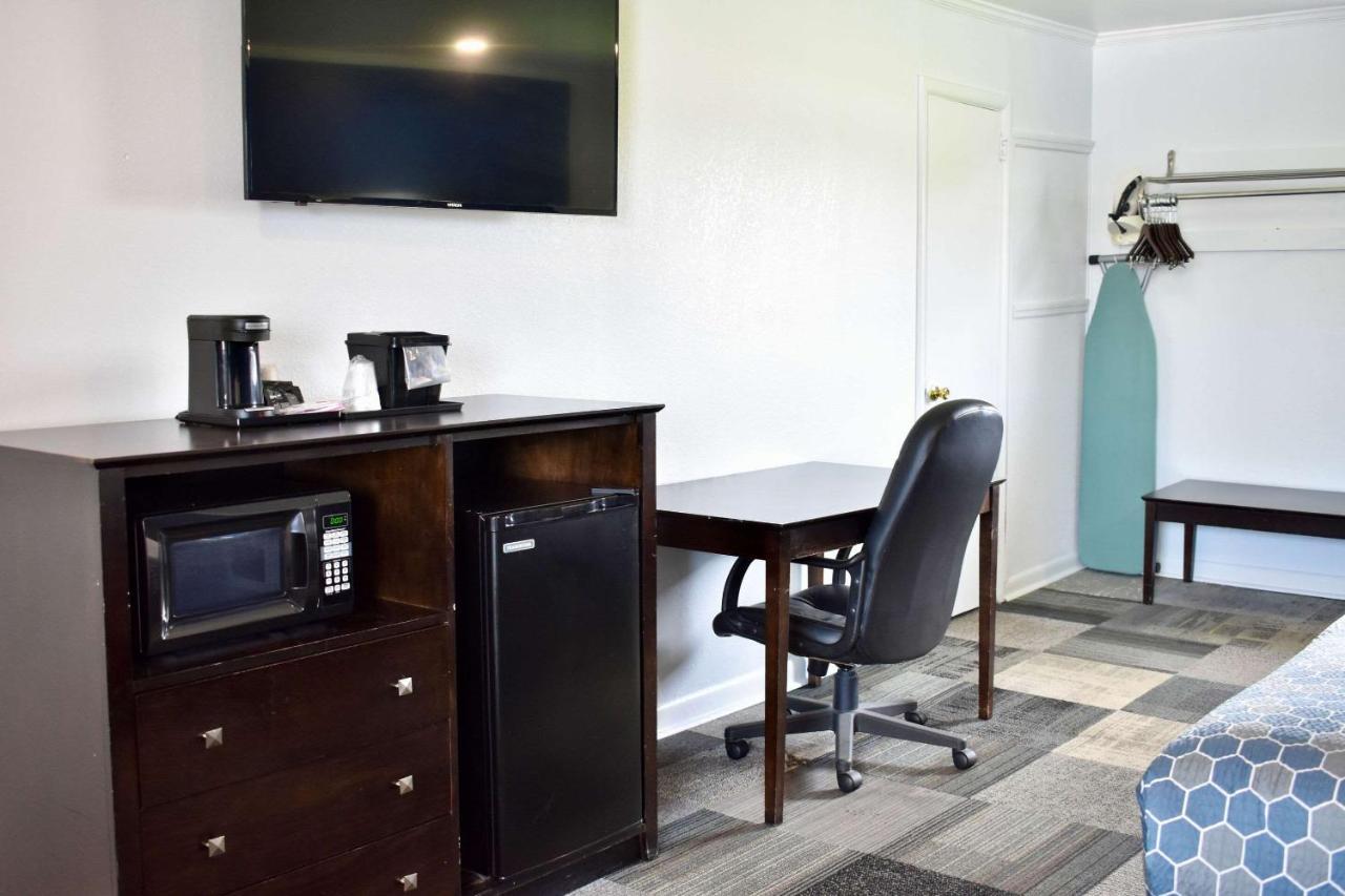 Rodeway Inn Swainsboro Extérieur photo