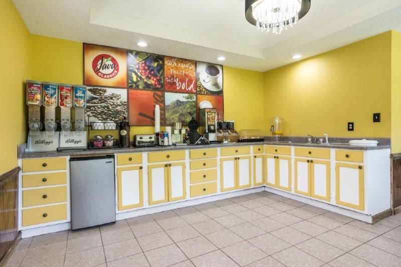 Rodeway Inn Swainsboro Extérieur photo