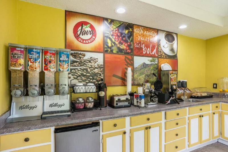 Rodeway Inn Swainsboro Extérieur photo